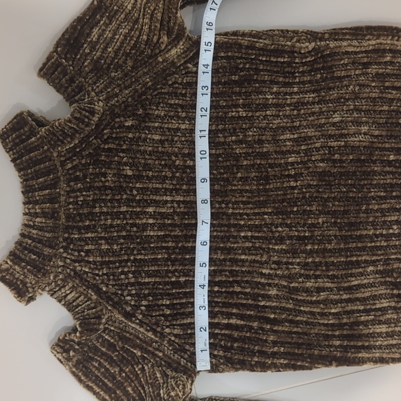 Cutout Sweater - Picture 7 of 8